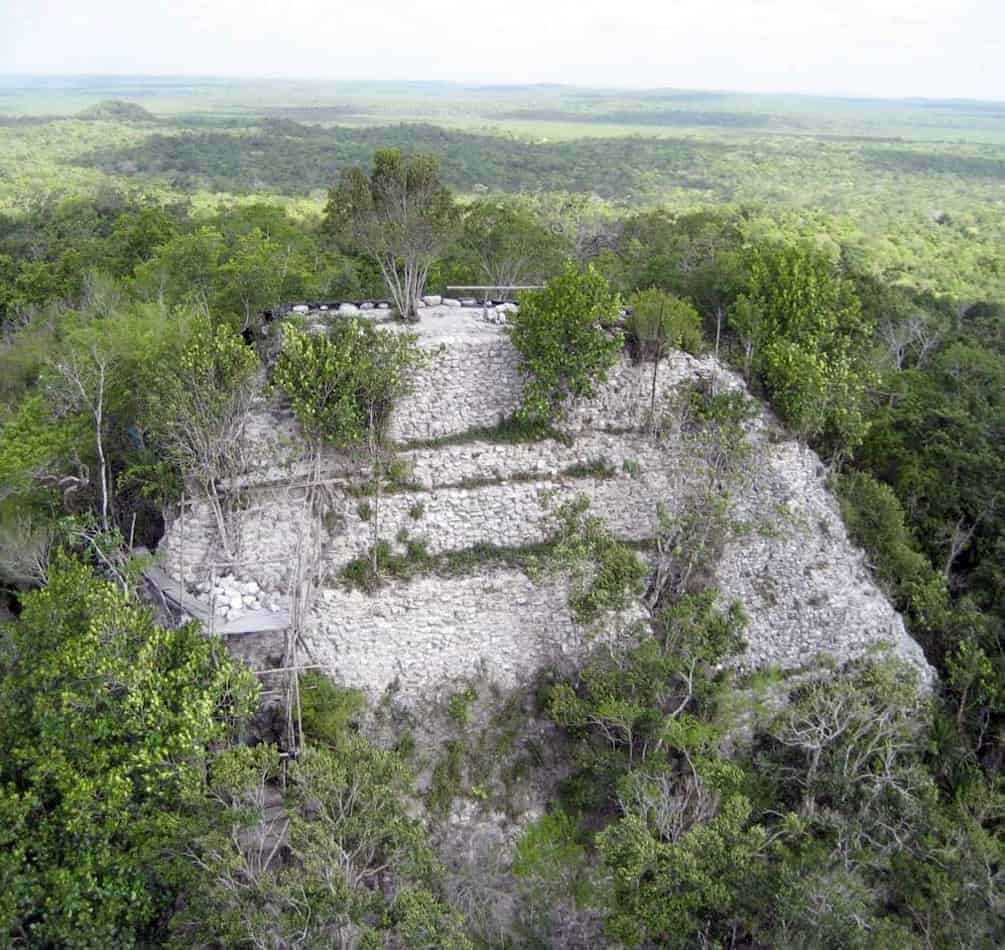 Guatemala 5 La Danta-pyramiden i El Mirador set fra toppen, med Petén-junglen til horisonten