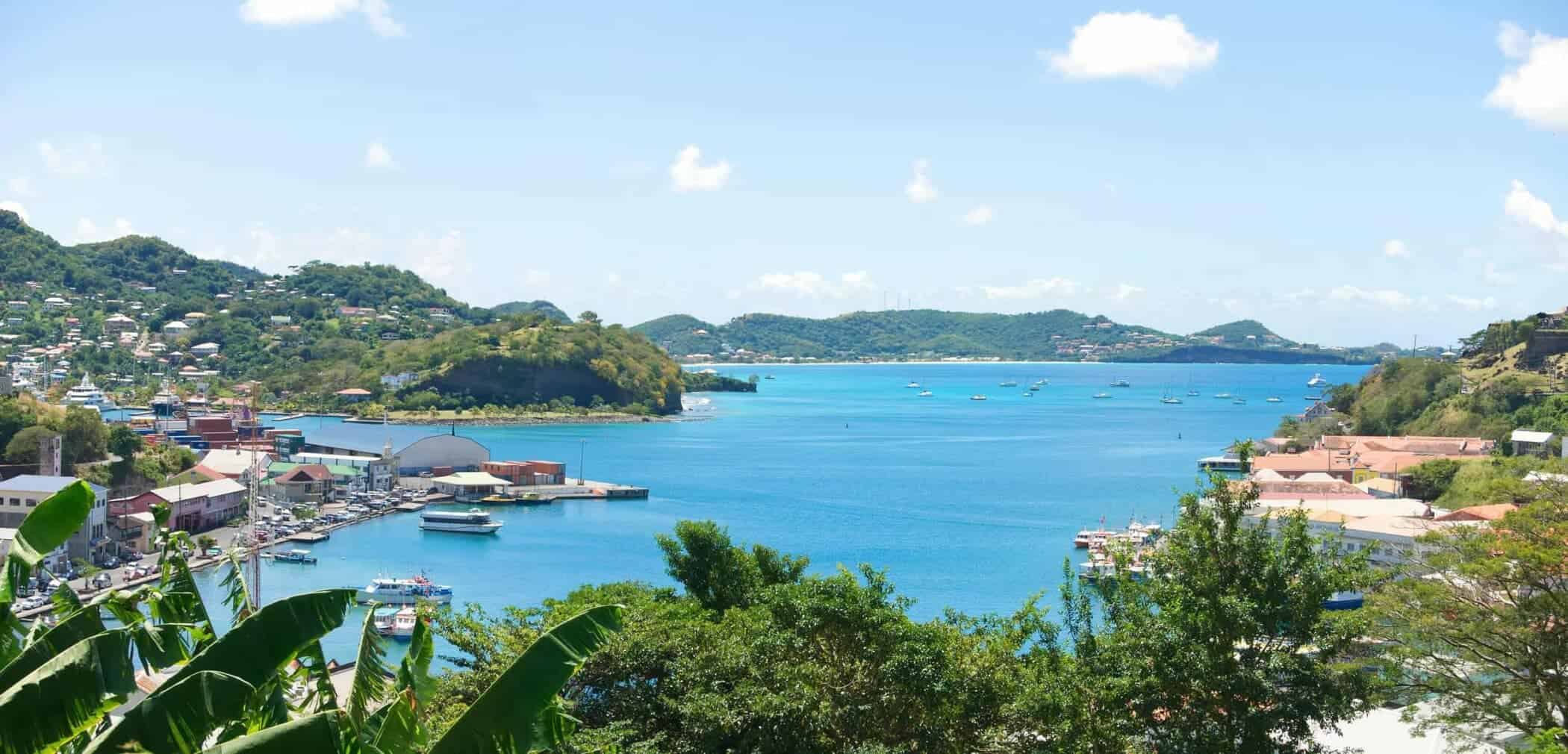 Caribiens mange øer- Grenada-island-Saint-Georges-Inner-harbor-and-Devils-bay-West-indies