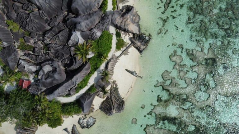 10 bedste strande i verden 10 10 bedste strande i verden. For de mere afslappede strandgæster er Anse Source d'Argent det perfekte sted at læne sig tilbage og nyde en dag med solbadning og afslapning