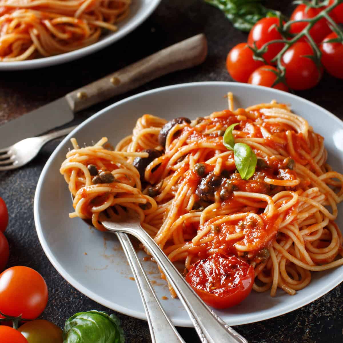 Pasta Puttanesca, det damper af italiensk madglæde
