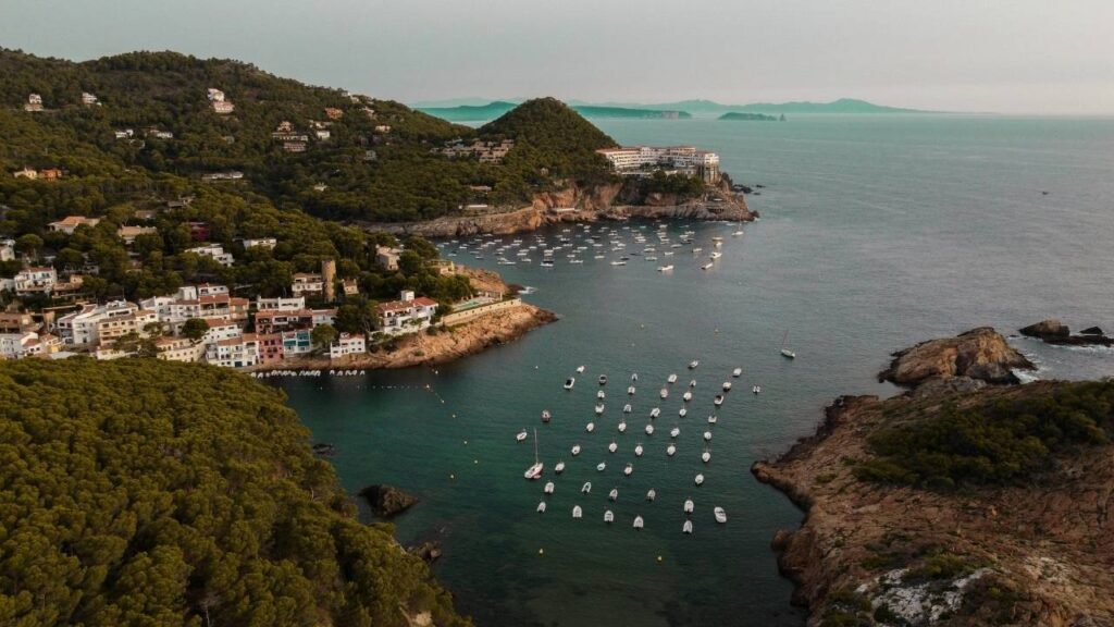 Danskernes lange ferie — hvor går den hen? Rejsetips til de 5 toplande 1 Costa Brava, kystferie i europa. Danskernes lange ferie