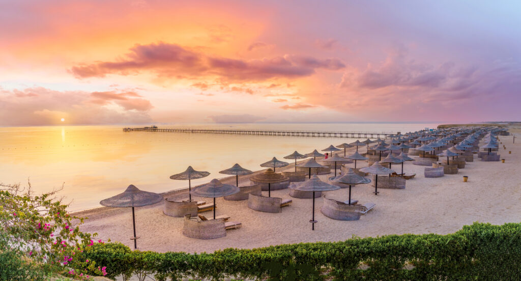 Fayrouz beach resort at sunrise in Marsa Alam, Egypt. Afbudsrejser