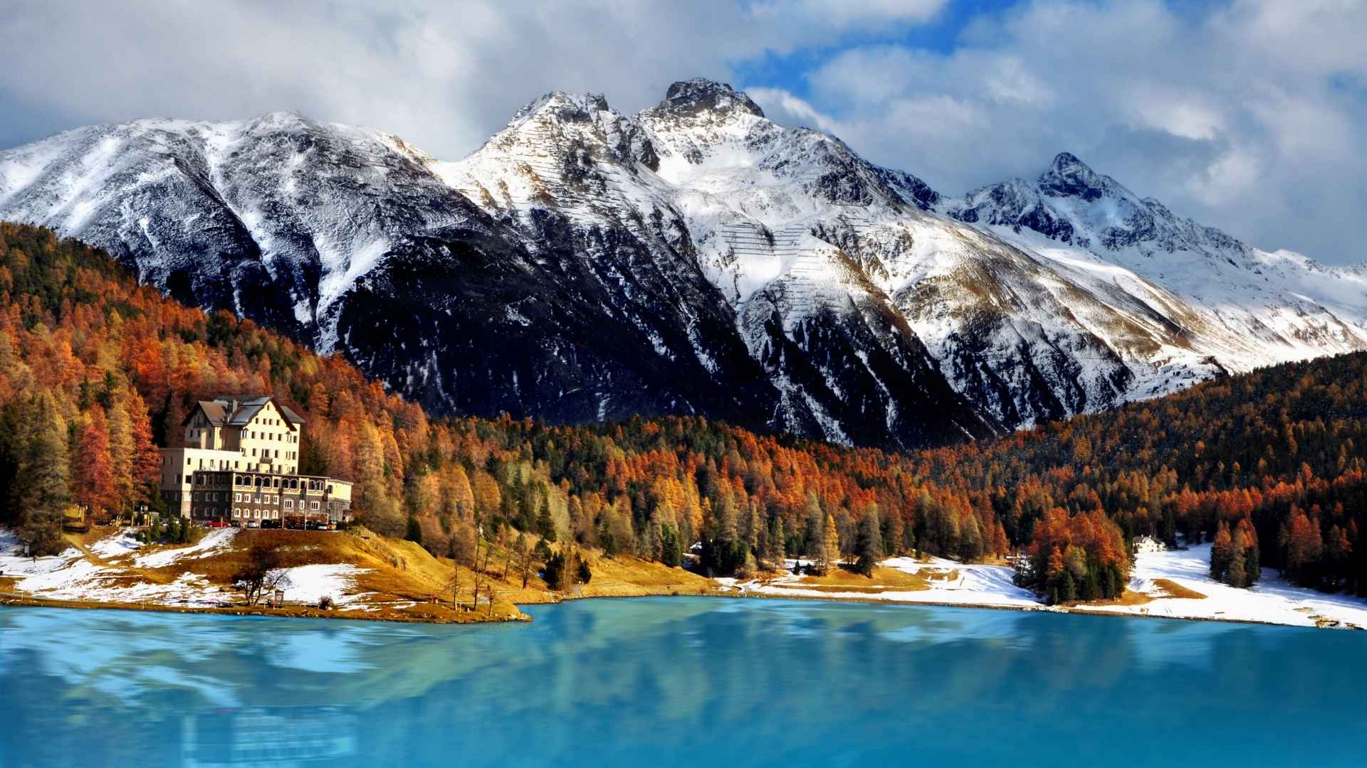 Alperne – smuk bjergsø ved St. Moritz i Schweiz