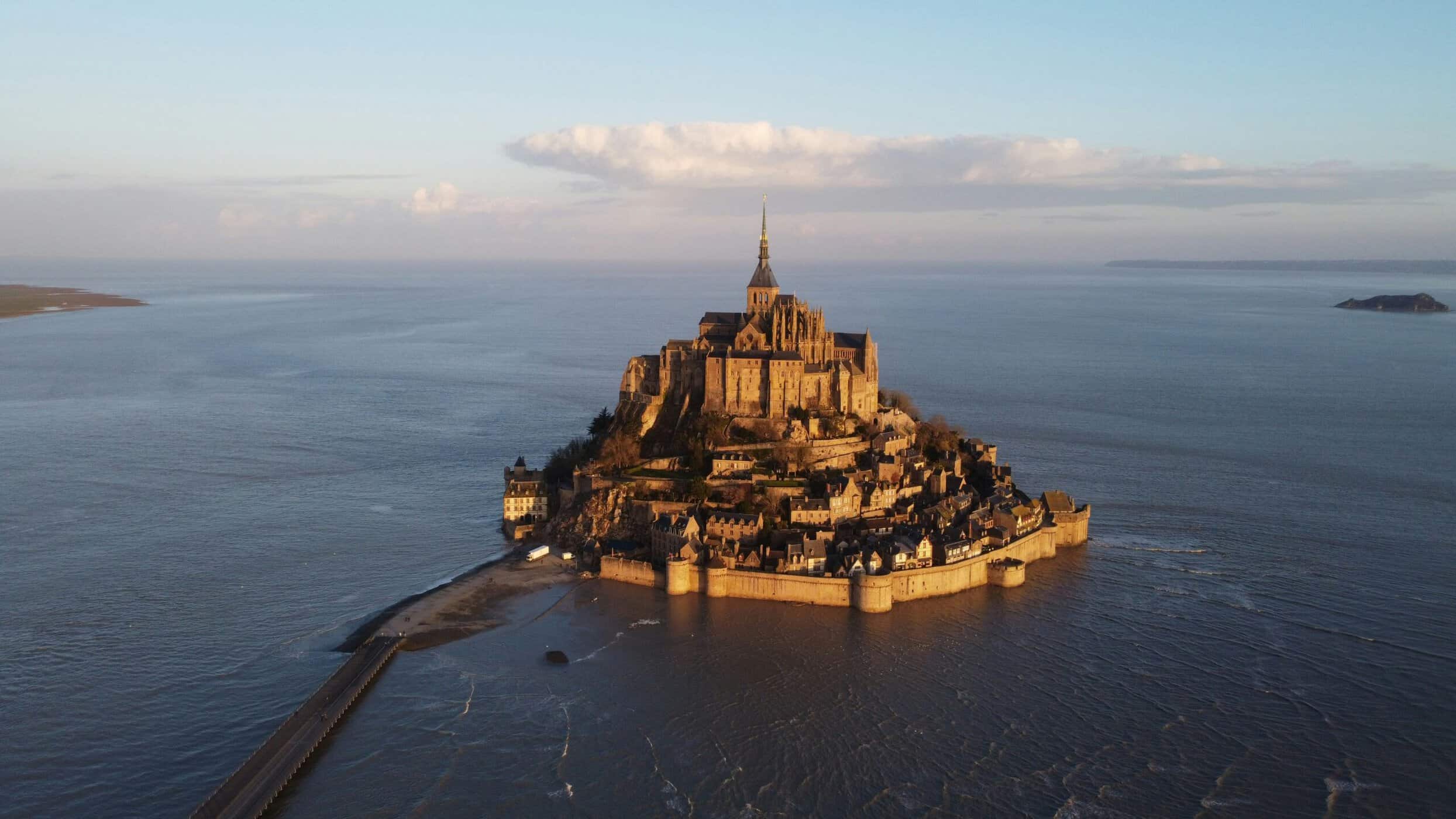 Mont Saint-Michel, France Normandiet: Bretagne unsplash